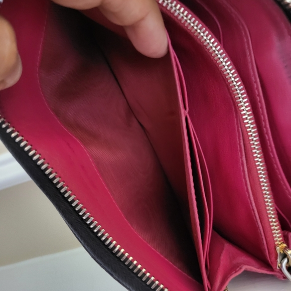Miu Miu Black Patent Leather Zippy Wallet with Bow.. - Picture 12 of 14